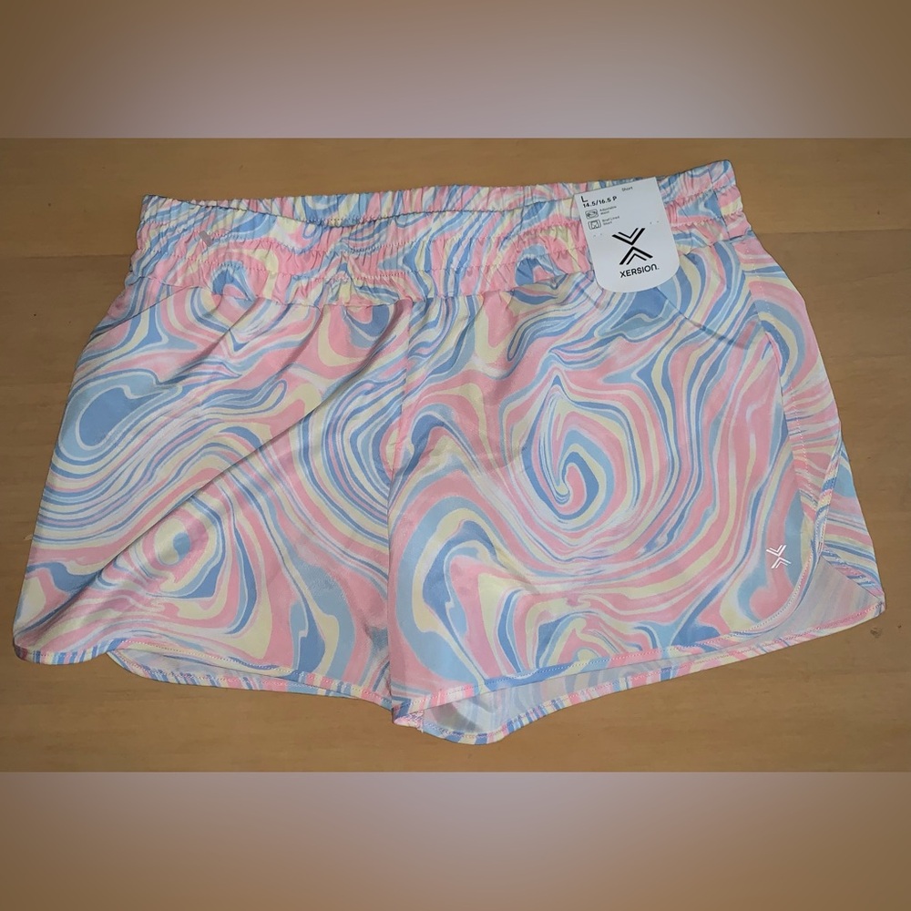 Xersion Women's Swirl Pattern Athletic Shorts